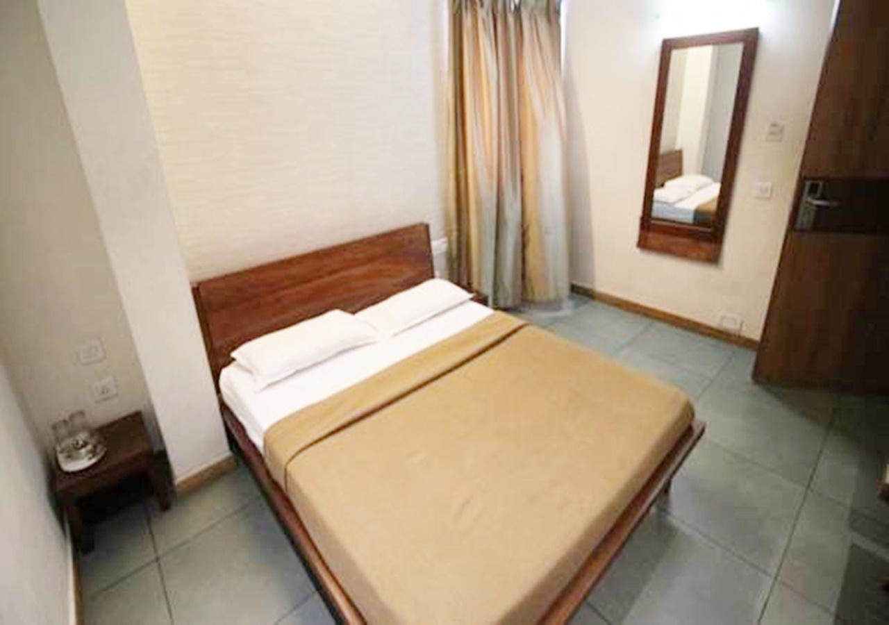 Hotel Holiday Home Bangalore Exteriör bild