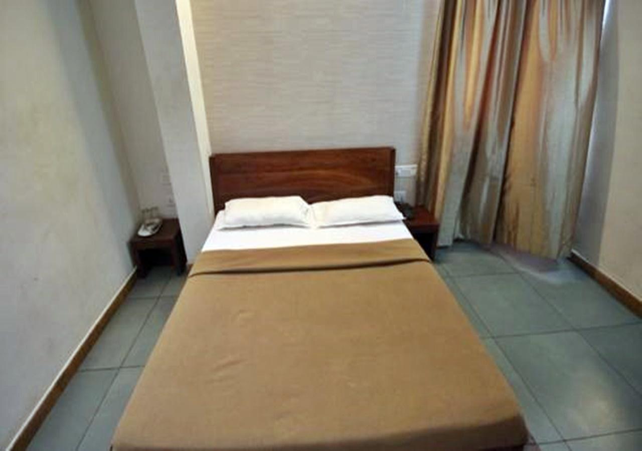 Hotel Holiday Home Bangalore Exteriör bild