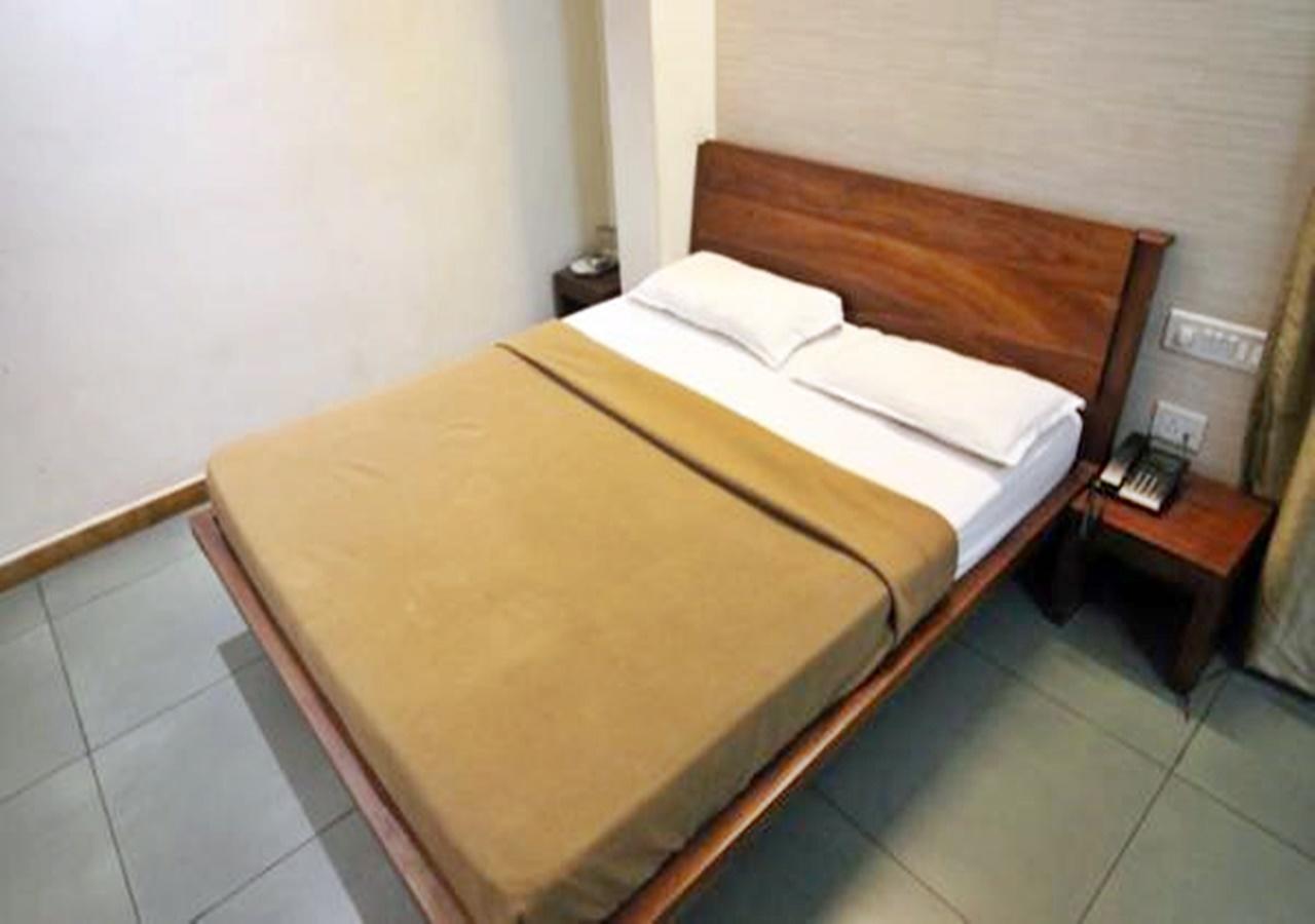 Hotel Holiday Home Bangalore Exteriör bild