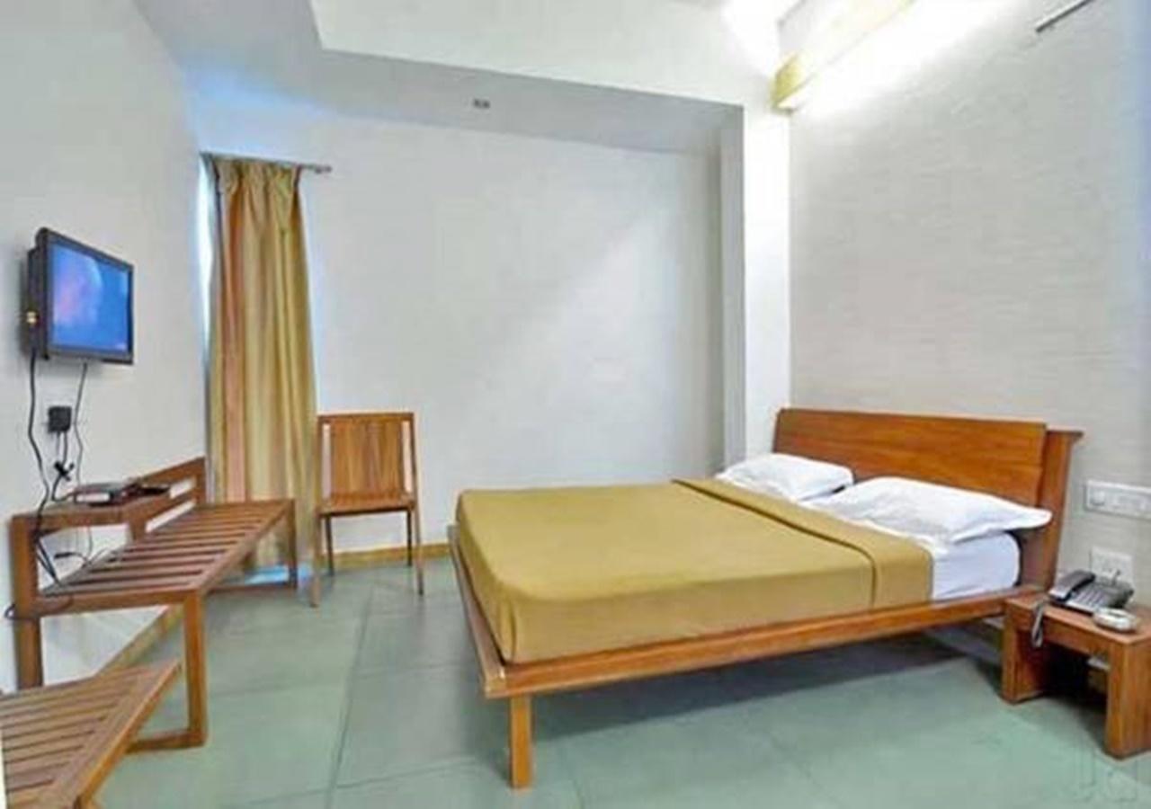 Hotel Holiday Home Bangalore Exteriör bild